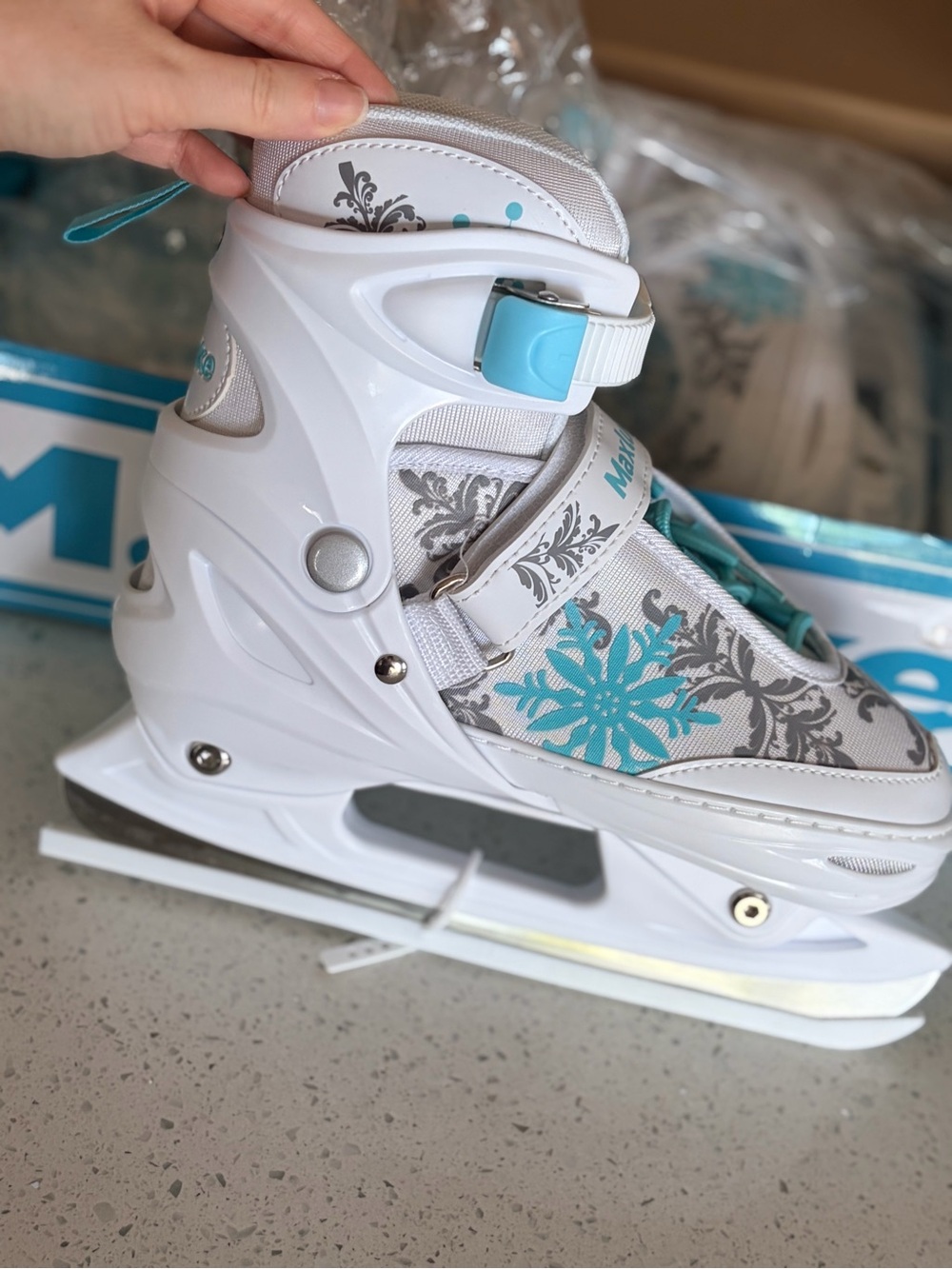 Kids Snowflake Adjustable Ice Skates Hockey Size Medium
